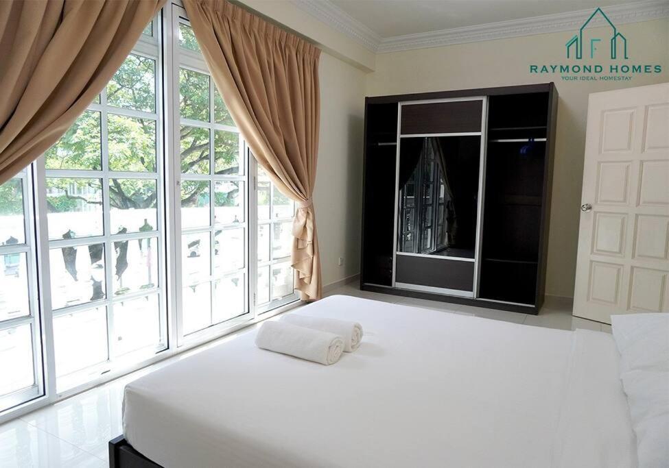 99 Kelawei Apartment George Town Exterior photo