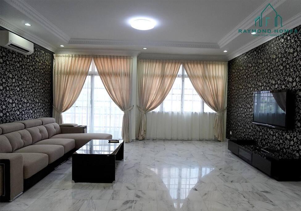 99 Kelawei Apartment George Town Exterior photo