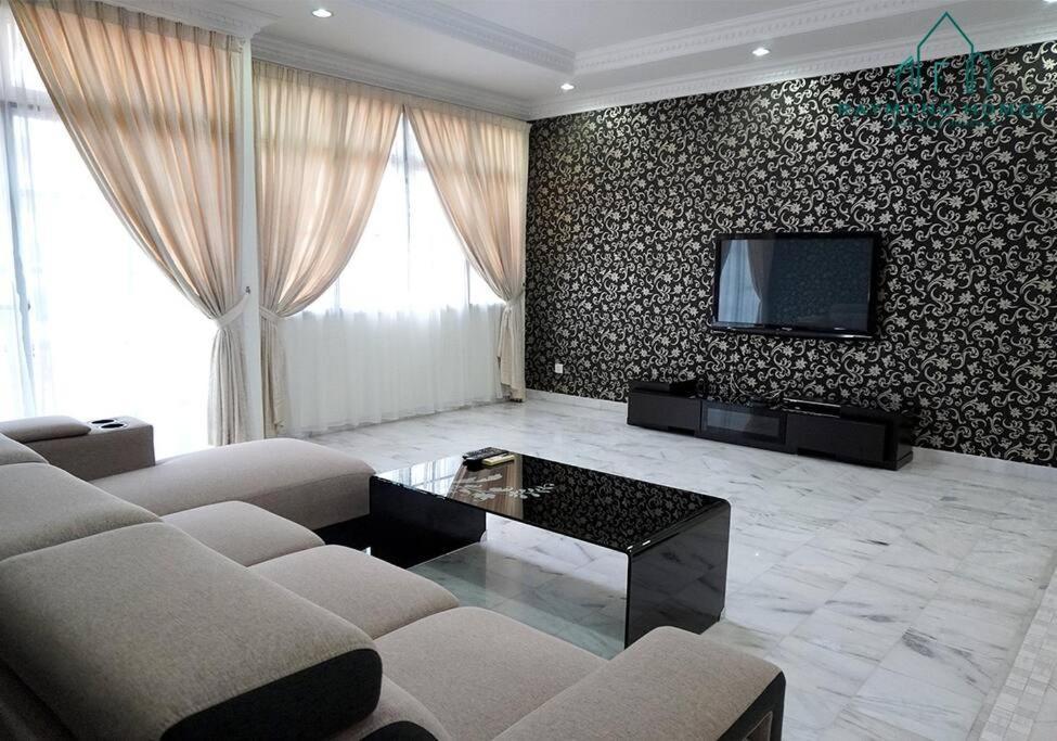 99 Kelawei Apartment George Town Exterior photo